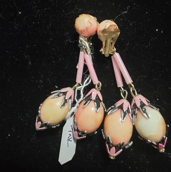 Elegant Pink Vintage Dangle Earrings - Picture 3 of 4